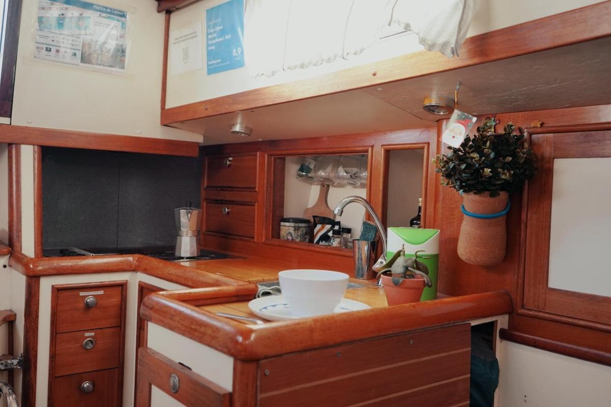 Hotel Cozy Lisbon Marina Sleepaboard - Sail Away Zewnętrze zdjęcie
