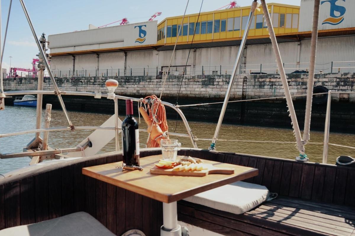 Hotel Cozy Lisbon Marina Sleepaboard - Sail Away Zewnętrze zdjęcie